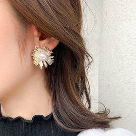 TseenYi Boho Pearl Stud Earrings Gold Metal Pearl Earrings Bridal Pearl Stud Earrings Vintage Wedding Pearl Stud Earrings Jewellery for Women and Girls