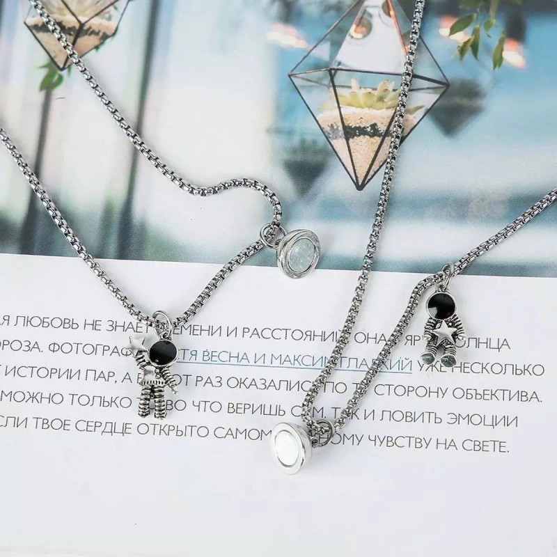 THE9SHOP 4 Pcs Pareja Iman Astronauta Atracción Pulseras Y Collares