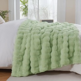 Bedbay Plush Faux Fur Blanket,Green Throw Blanket for Couch Sofa,Luxury Fluffy Rabbit Fur Throw Blankets,Ultra Soft and Comfortable Bed Blanket,Warm Thick Fuzzy Throws for Winter-50 x60,Green