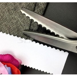 (Scalloped 7 mm) - Pinking Shears, Professional Stainless Steel Dressmaking Sewing Craft Scissors Comfort Grips, Serrated & Scalloped Blades Cut, Tailor Decorative Tool - Fabrics Leather Paper Craft (Scalloped 7 mm)