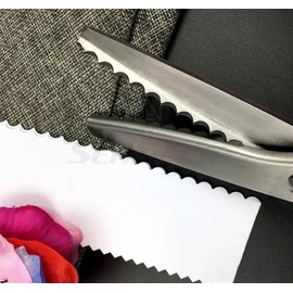 (Scalloped 7 mm) - Pinking Shears, Professional Stainless Steel Dressmaking Sewing Craft Scissors Comfort Grips, Serrated & Scalloped Blades Cut, Tailor Decorative Tool - Fabrics Leather Paper Craft (Scalloped 7 mm)