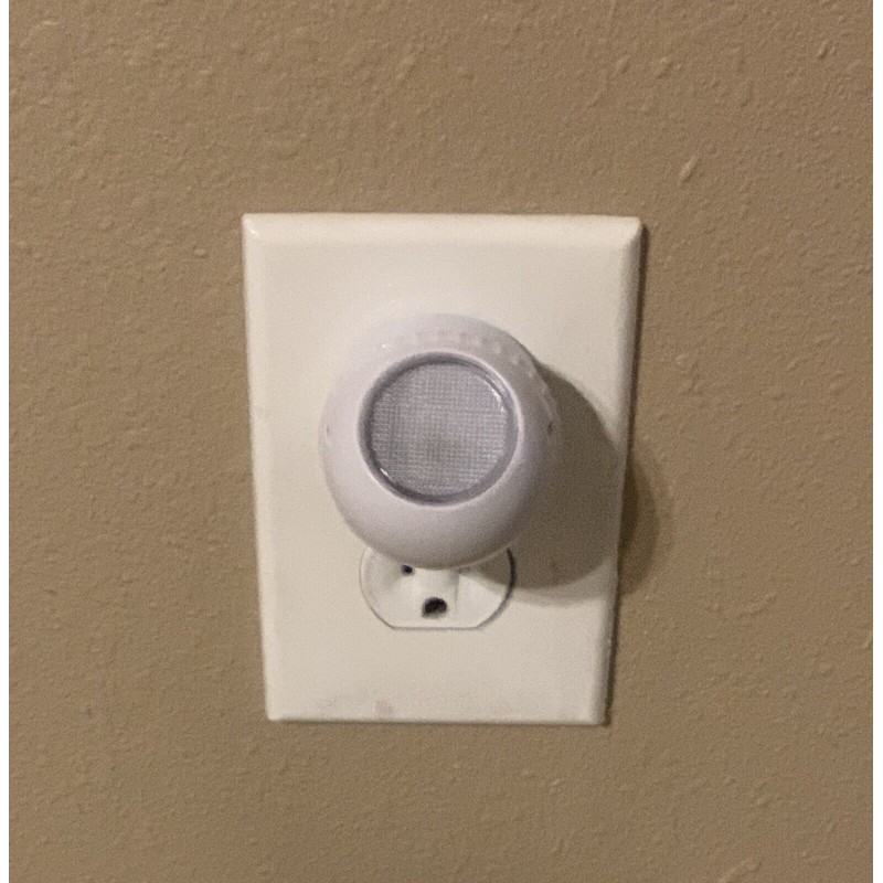 Intertek Automatic Light Sensing LED Night Light 360 Degree Rotating