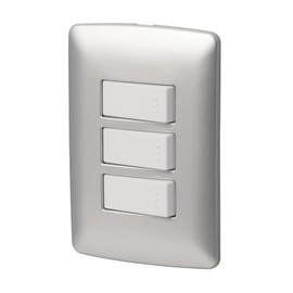 Volteck PA-APTR-IP, Placa armada 3 interruptores sencillos color plata línea Italiana