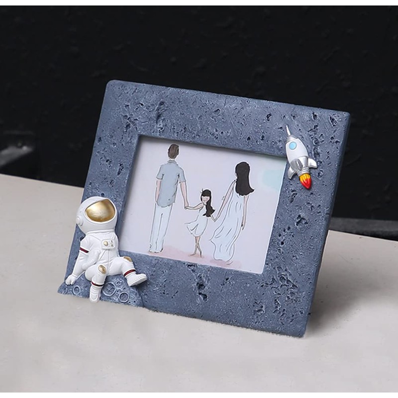 RockTrend Astronaut Resin Photo Frame Picture Frame for Table Display
