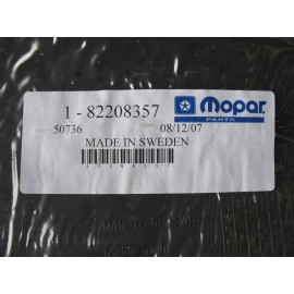 1-82208357 04 05 06 07 DODGE CARAVAN CHRYSLER TOWN & COUNTRY RUBBER ALL WEATHER FLOOR MATS