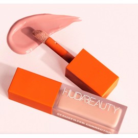 Huda- Corrector de color para debajo de los ojos HUDA BEAUTY #FAUXFILTER Peach (naranja rosado claro para pieles claras a medias)
