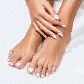 BOTÉ® 32x UV Nagelfolie für Fußnägel - UV Gel Strips für Zehennägel - Dermatest "sehr gut" - 3in1 Nagelfolie UV, haftfeste UV Gel Streifen, UV Nagelfolien selbstklebend für Füße, Fussnägel zum Kleben