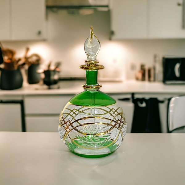 Les Trois Pyramides Green perfume Bottle in 14 K Gold