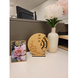 eTroves 8.5 Inch Perpetual Calendar Wooden Home and Office Desk Decor -Vintage Wooden Disc Perpetual Desk Calendar Brown