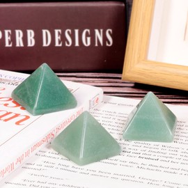 Cheungshing Natural Crystal Handcrafted Orgone Pyramid for Divination Good Luck Chakra Balance Home Decoration, Green Aventurine