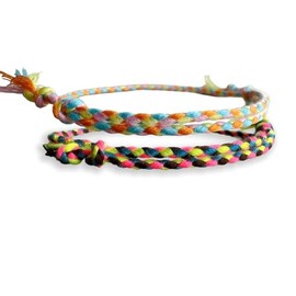 Lu&Ann Boho Armband 2 Stück Set – 100 % geflochtene Baumwolle, Handgemacht, Verstellbar, Hautfreundlich & Wasserfest – Freundschaftsarmband für Damen, Herren, Kinder & Paare (Regenbogenfest)