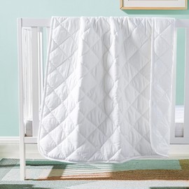 FLXXIE Machine Washable Microfiber Down Alternative Toddler Comforter, Soft and Lightweight Kids Crib Quilted Blanket for Stroller, Travel, 39x47 Inches, White