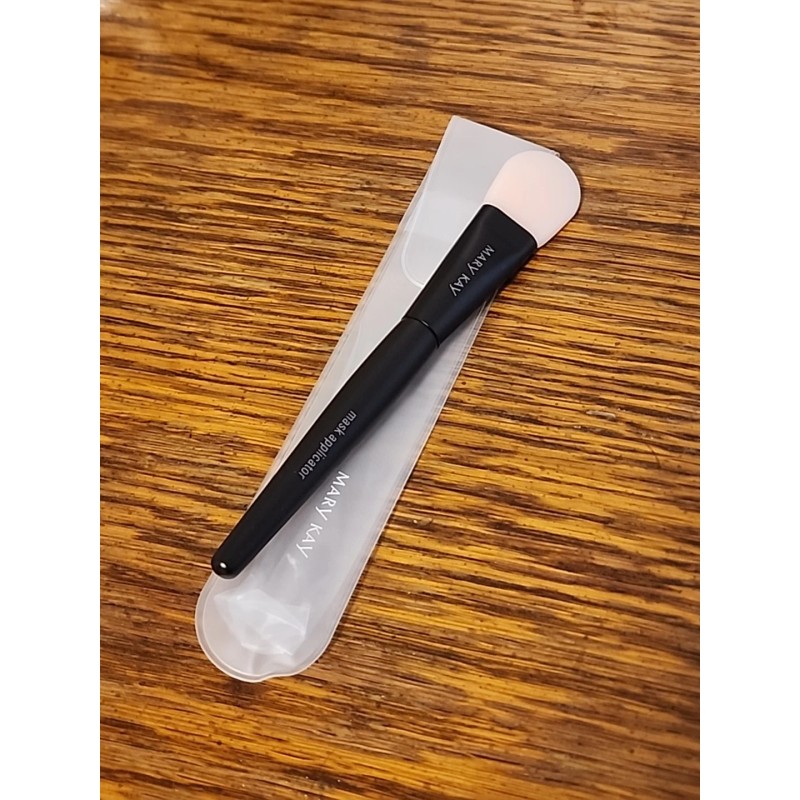 MARY KAY SILICONE MASK APPLICATOR BRUSH~NEW IN PACKAGE!