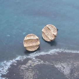 Aneneiceera Vintage Textured Coin Stud Earrings Hammered Coin Disc Earrings Small Gold Round Button Earrings Geometric Circle Earrings Jewellery for Women, Zinc