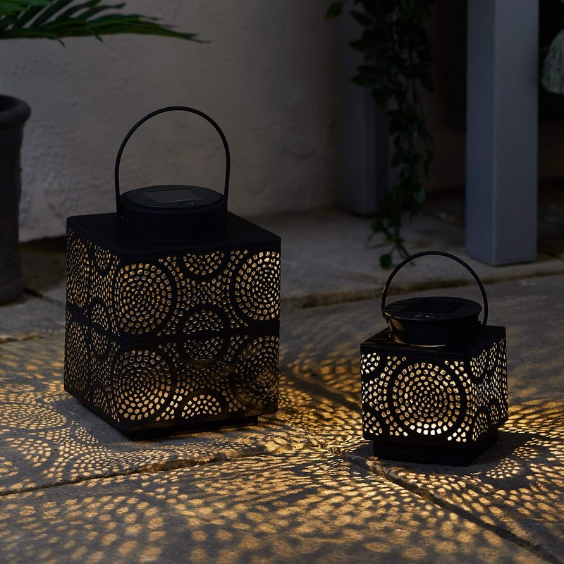 Lights4fun 12 cm Patterned LED Solar Lantern Taza Black Metal