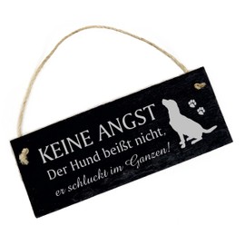 Dog Door Sign with German Text "Keine Angst, der Hund beißt nicht er Schluckt im Ganzen" - Engraved Slate Warning Sign 22 x 8 cm