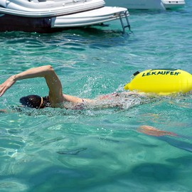 LeKaufen Swim Buoy for Open Water, 20L Swim Safety Float Waterproof Dry Bag for Swimmers Triathletes Kayakers Snorkelers, Swimming Pull Buoy for Safer Swim Training (Light Yellow)