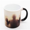 LINGSTAR The Walking Dead Keramik-Tasse mit Thermoeffekt und Zombie-Motiv