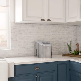 Frigidaire Stainless Steel 26 Lbs Counter Top Ice Maker