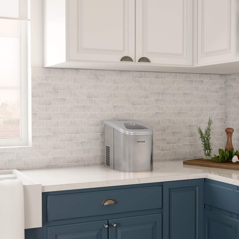 Frigidaire Stainless Steel 26 Lbs Counter Top Ice Maker