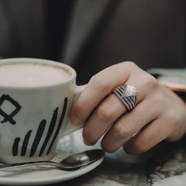 Mytys Silver 2 Tone Wide Statement Rings Vintage Cable Wire Crossover Chunky Band Rings for Women Men (2 tone V, 8)