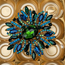 GFM® Vintage Inspired Large Size Brooch with Sparkly Crystal and Rhinestones - Christmas, Birthday, Mother's Day, Valentine's Day, Wedding Anniversary (LG4731-Green Blue) (BRCH-VI-LG-4731-HRTXNL)