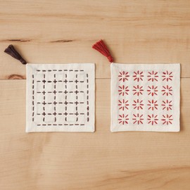 Hara Wool Sashiko Kit, Sashiko Set, 2. Lattice, Small Flowers (At First Sight)