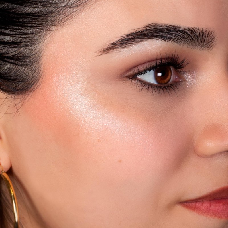 Bloóm Cosmetics, Iluminador Líquido Multiusos Duradero a Prueba de Agua