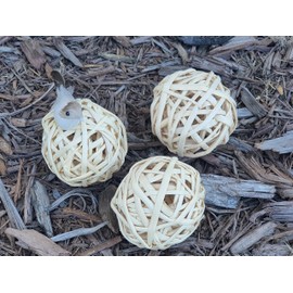 Hexagrowth Large Bamboo Balls (3-3.5’’) for Gerbils, Hamster, Guinea Pig, Rabbit, Chinchillas, Natural and Handmade, Foraging Cage Toy for Ferrets, Parrot, Macaw, Parakeet Cockatiels Finch, 3 Pack.