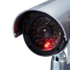 Attraktive Überwachungskamera für den Innen- und Außenbereich mit blinkendem rotem