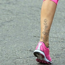 Rosenranke - Forever Never® | Temporäre Tattoos für Erwachsene - Hält bis zu 2 Wochen | vegan, wasserfest, EU-zertifiziert