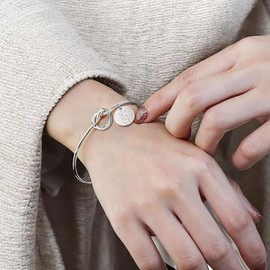 Arletty Initial Bracelet Bridesmaid Jewelry Bridesmaid Gifts for Wedding Day Maid of Honor Proposal (E)