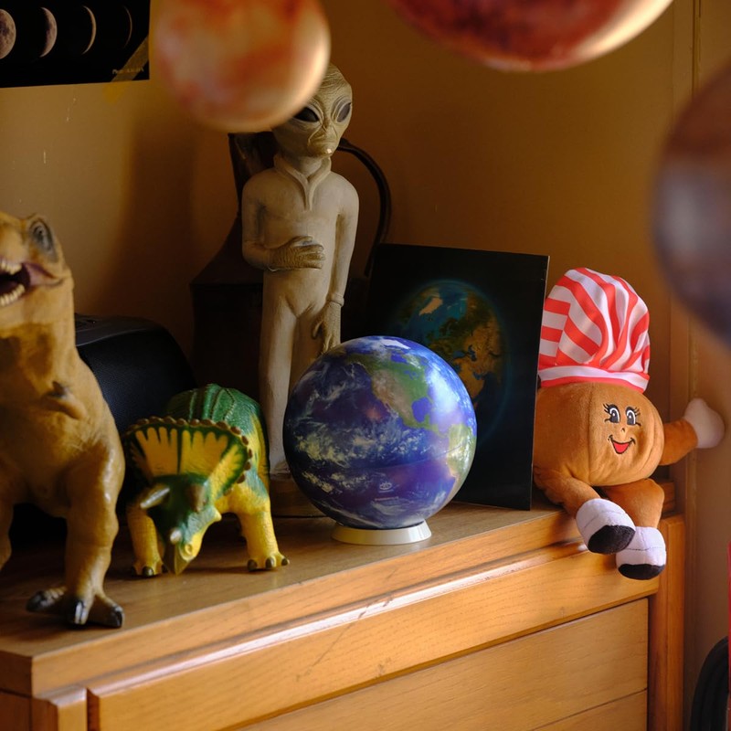 Hobonichi's Earth Ball Globe: A real-time view of the Earth