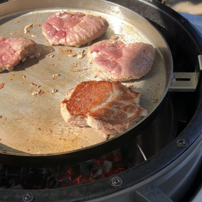 Grillrost.com Das Original Universal Plancha Holder for Ceramic Grills –