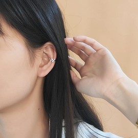 Yienate Leaf Ear Cuff Earring Gold Non Pierced Ear Cartilage Clip Crystal Filled Tiny Leaf Earring Boho Huggie Crawler Single Cuff Earrings Jewelry for Women Girls, Crystal