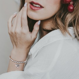 Estendly Initial Heart Charm Bracelet 6mm Stainless Steel Beads 26 Letter Bracelet Birthday Gift for Women Niece