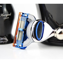 Haryali London Rasierset mit Rasiermesser, Rasierpinsel für schwarzen Dachs, Rasierbecher und Rasierset für perfekte Rasur