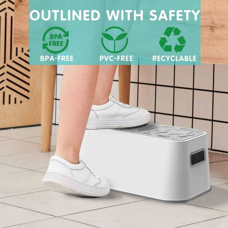 UNCLE WU Kids Step Stool - Lightweight and Easy to