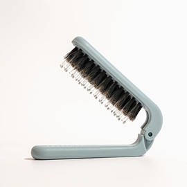 Uffy 旅行用ヘアブラシ ミニ折りたたみヘアブラシコーム イノシシの毛付き 男女兼用 子供用 濡れた髪にも乾いた髪にも使える小型ポケットサイズ 巻き髪 絡まらない 財布に最適 - ベビーブルー