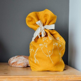 Helen Round Linen Bread Bag, Plastic Free, Reusable and Machine Washable in Mustard Linen. Perfect for sourdough, home baked bread and pastries. Hand printed. Made in the UK. Size 42cm x 28cm x 12cm