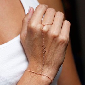 TseenYi Boho Finger Chain Bracelet Gold Finger Simple Number 8 Chain Bracelet Summer Hand Chain Jewelry for Women and Girls