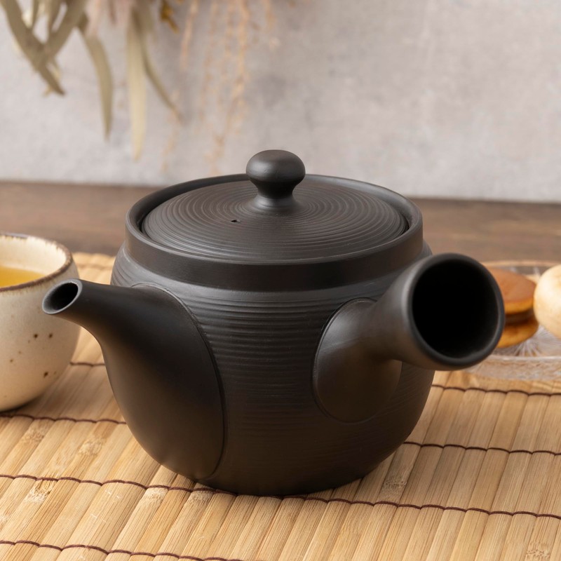 Tokonameyaki Teapot by Aoyama, Black Line Pattern, 600ml, Refreshing Strainer,