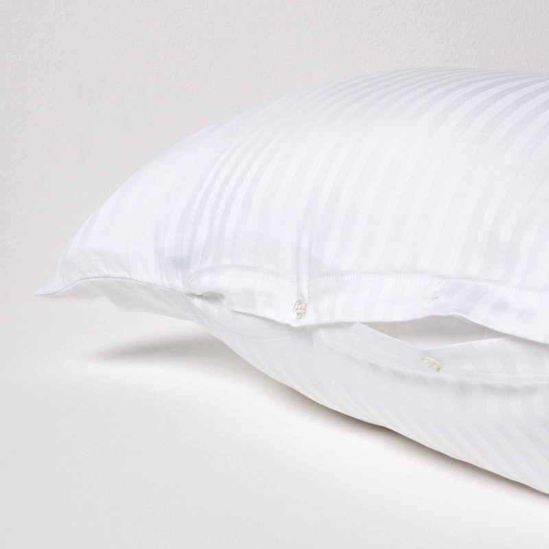 HOMESCAPES White Pure Egyptian Cotton V-Shape Pillowcase 330 TC 500