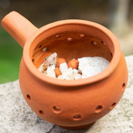 Mayan Copal Cup Incense Burner Copalera or Sahumerio Cup, Burning Charcoal with Rocks or Herbs. This kit Contains: A Copalera, Pure Copal 1.41oz/40grs. & a White Sage Bundle.