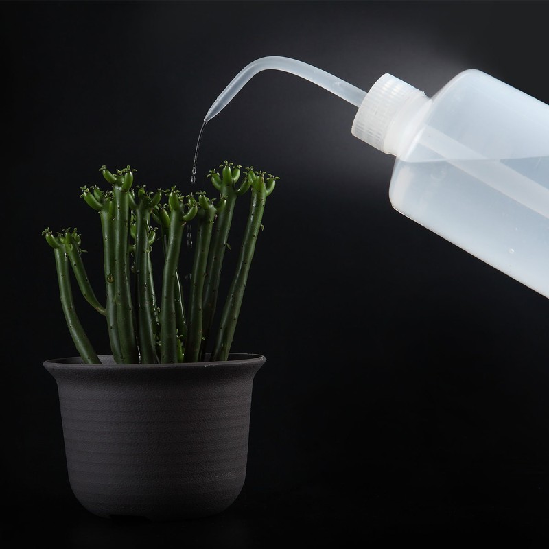 T4U 500 ML Plastic Squeeze Type Watering Bottle Garden Tools/Gardening