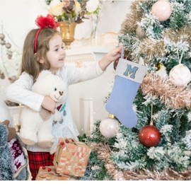 Shgngle - Medias de Navidad bordadas de 20 pulgadas, medias de Navidad personalizadas de terciopelo azul claro, decoraciones navideñas familiares y regalo de Navidad (R)