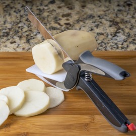 The Götze 2-in-1 Shears Cut Chicken bone meat and pineapple fruits and vegetable