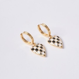[POPTS] Black checkerboard heart one-touch earrings OTE122519EYX stone color / [POPTS] 블랙 체커보드 하트 원터치 귀걸이 OTE122519EYX 스톤컬러
