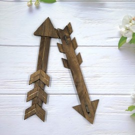 2 PCS Rustic Wood Arrow Sign Wall Decor, Dark Wooden Arrows Farmhouse and Home Hanging Decoration for Home or Wedding