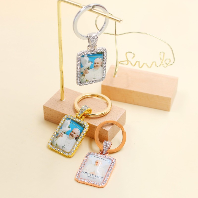 Tobestu Gold Plated Pope Keychain - Rectangular Catholic Keyring Charm